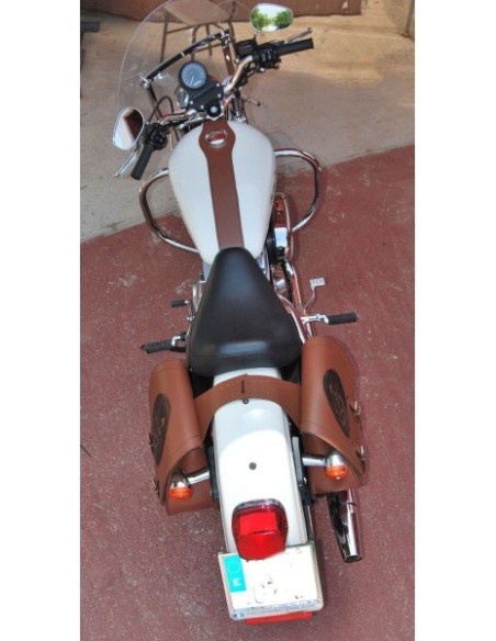 ALFORJAS PIEL SPARTA SKULL HAT MARRÓN PARA HD SPORTSTER HUECO AMORT