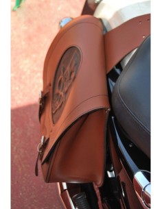 ALFORJA PIEL SPARTA SKULL HAT MARRÓN CUERO