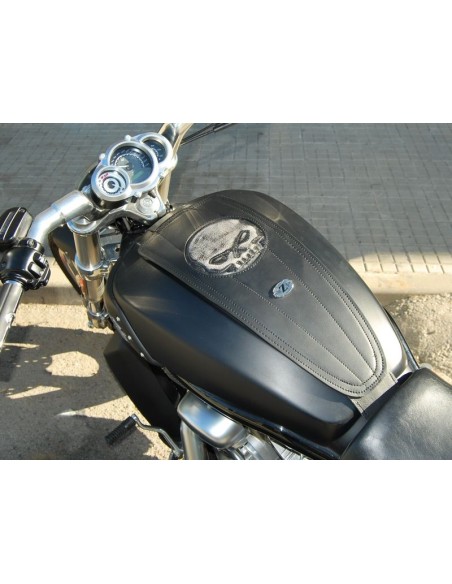 CUBRE DEPOSITO HD V-ROAD MUSCLE SKULL