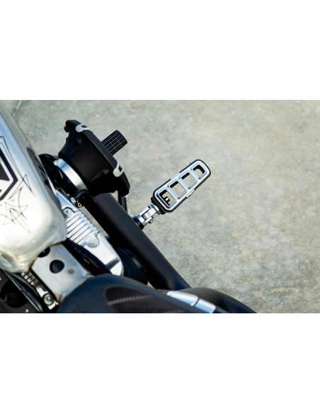 ESTRIBERAS DILLINGER PLATEADO-NEGRO SIN ANCLAJES MACHO