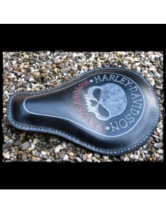 ASIENTO SOLO SKULL IRON RED UNIVERSAL HARLEY DAVIDSON NEGRO