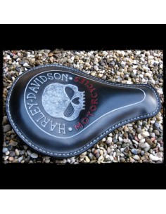 ASIENTO SOLO SKULL IRON RED UNIVERSAL HARLEY DAVIDSON NEGRO