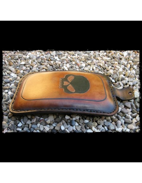 TACO ASIENTO PIEL VENTOSAS SKULL LEATHER UNIVERSAL