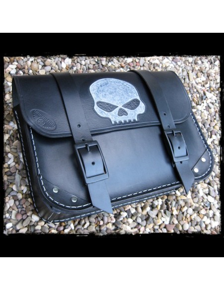 ALFORJA CUERO NEGRO SKULL MEDIANA UNIVERSAL