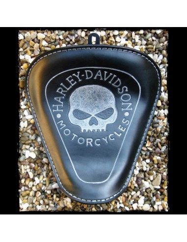 ASIENTO SOLO SKULL BLACK HD PARA SPORTSTER 2010 - UP ASIENTO SOLO SKULL BLACK HD PARA SPORTSTER 2010 - UP